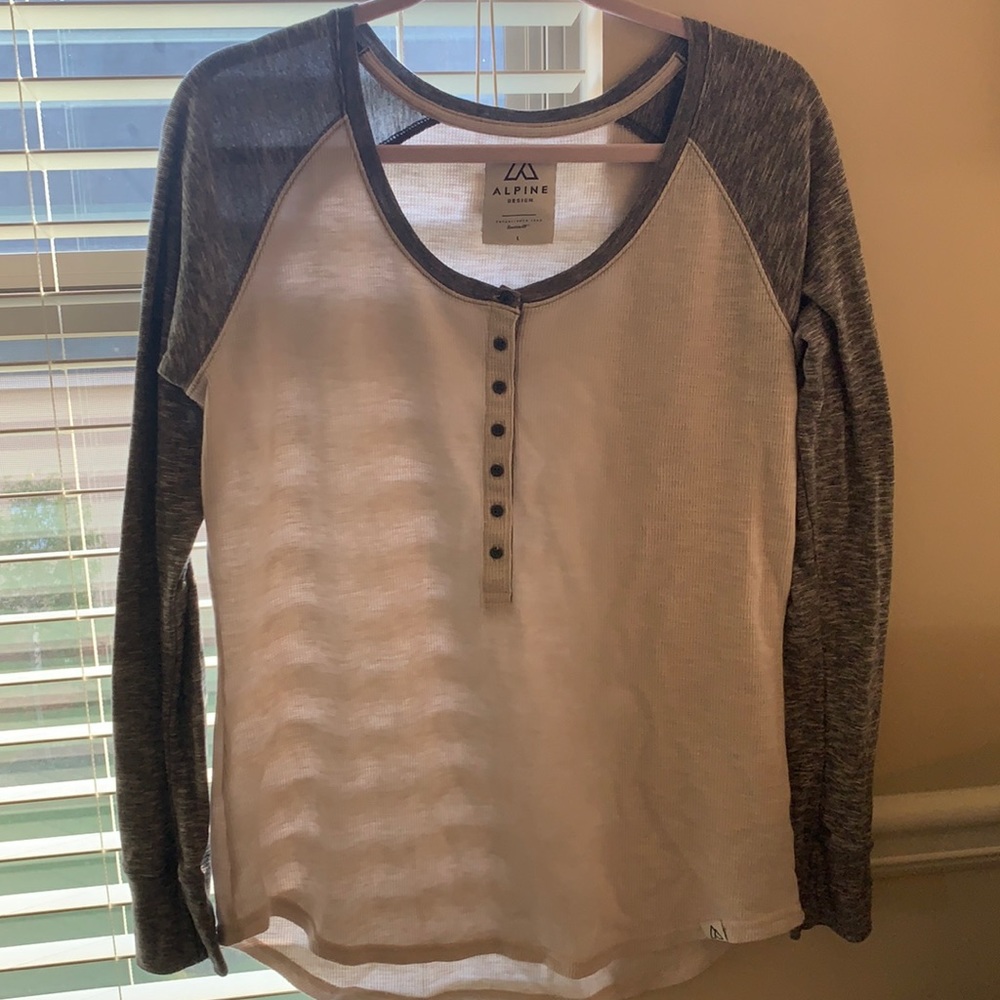 Women’s long sleeve top